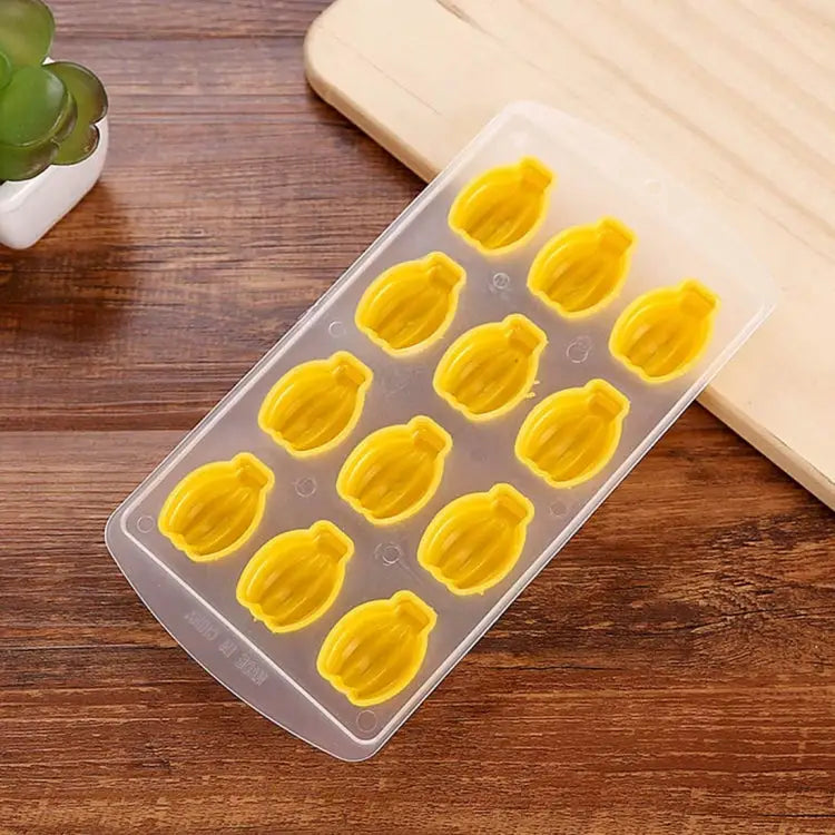 Banana Shaped Silicon Ice Cube Tray / Ice Mold Random Color Banana Shaped - Banana Shaped