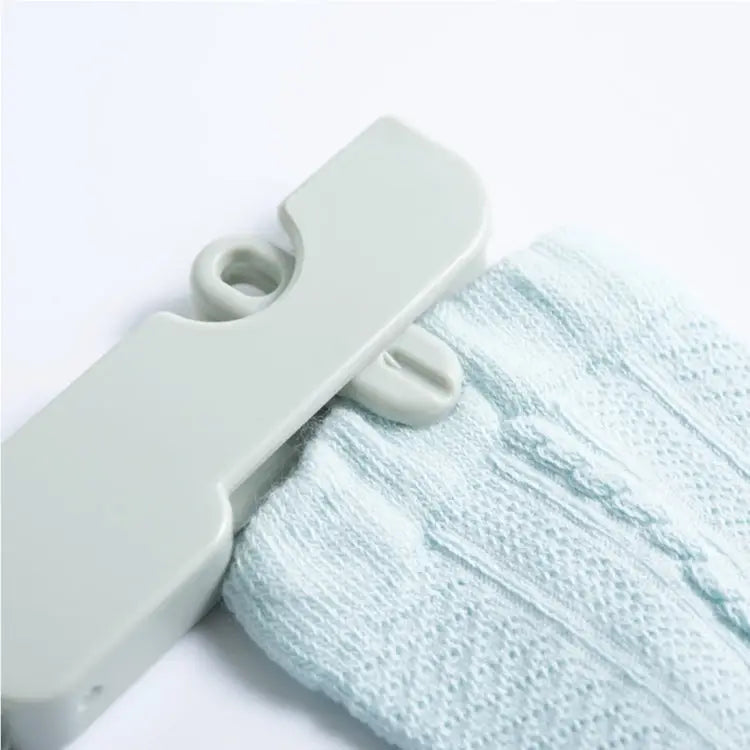 Foldable Clothes Hanger Drying Rack with 4 Hidden Clips for Home / Travel Random Color Delivery Foldable Clothes Hanger