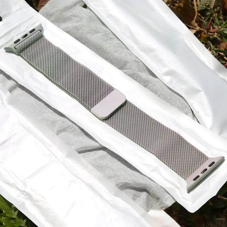 For Apple Watch Series 7 41mm / 6 & SE & 5 & 4 40mm / 3 & 2 & 1 38mm Color-changing Magnetic Nylon Watch Band 40mm