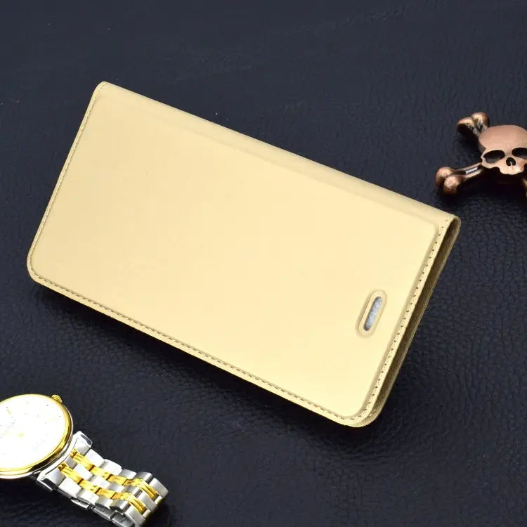 For iPhone 11 Pro Ultra-thin Voltage Plain Magnetic Suction Card Is Suitable TPU + PU Mobile Phone Jacket with Chuck